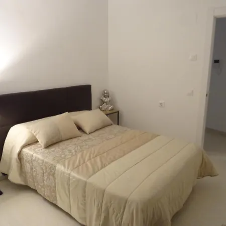 Apartamento Plaza San Benito 4 *